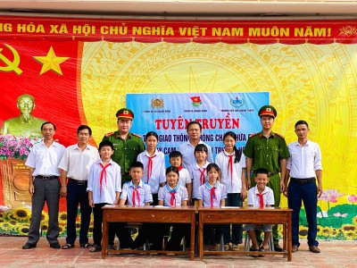TUYÊN TRUYỀN AN TOÀN GIAO THÔNG, PHÒNG CHÁY CHỮA CHÁY VÀ KÝ CAM KẾT AN TOÀN TRƯỜNG HỌC